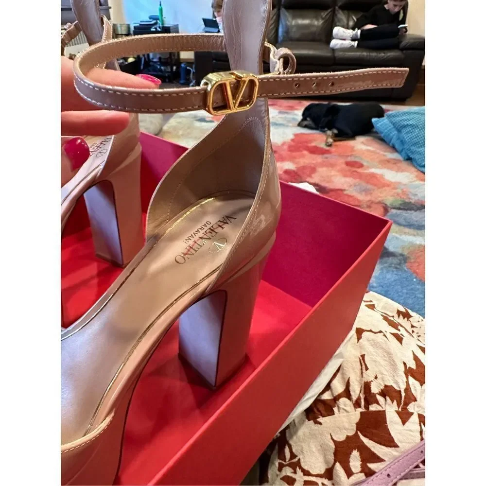 VALENTINO GARAVANI Tan-go Rose Cannelle Platform Patent Leather Sandal Size 10.5
